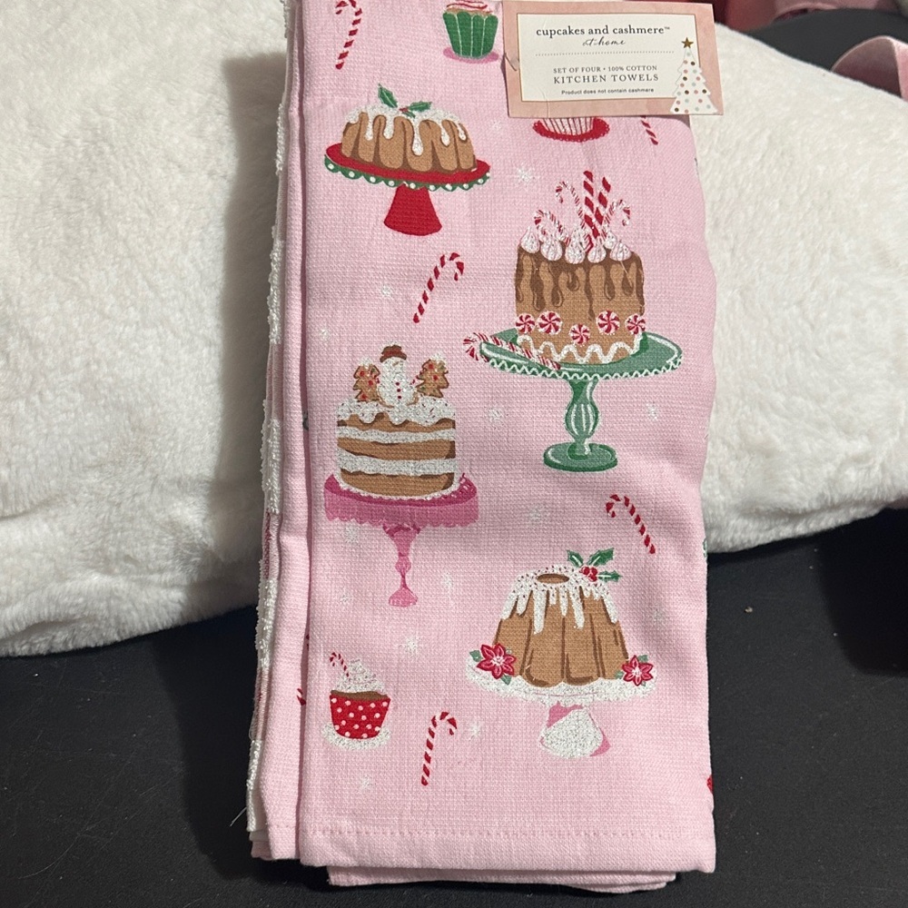 Cupcakes and Cashmere set of four 100% cotton cakes and heart kitchen towels